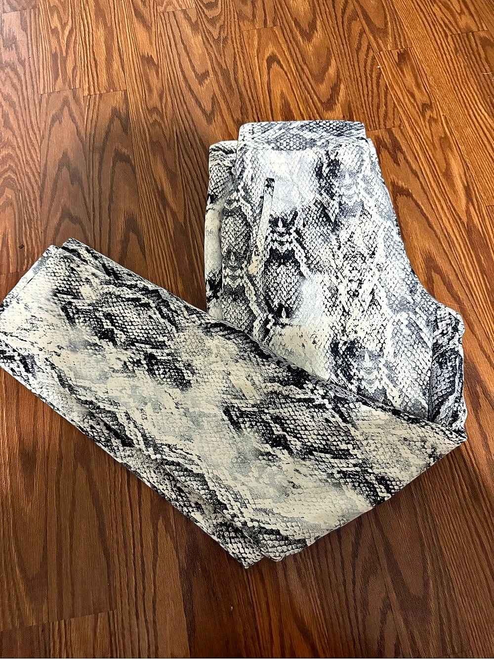 Zara Basic Snake Print pants Size Small Like New